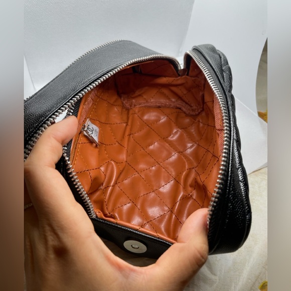 Travel pouch from Chanel beauty line - Picture 8 of 11